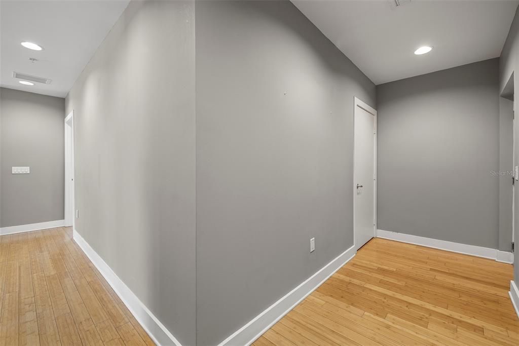 出租: $3,100 (2 贝兹, 2 浴室, 1038 平方英尺)