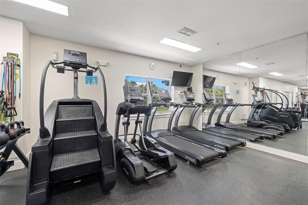 出租: $3,100 (2 贝兹, 2 浴室, 1038 平方英尺)