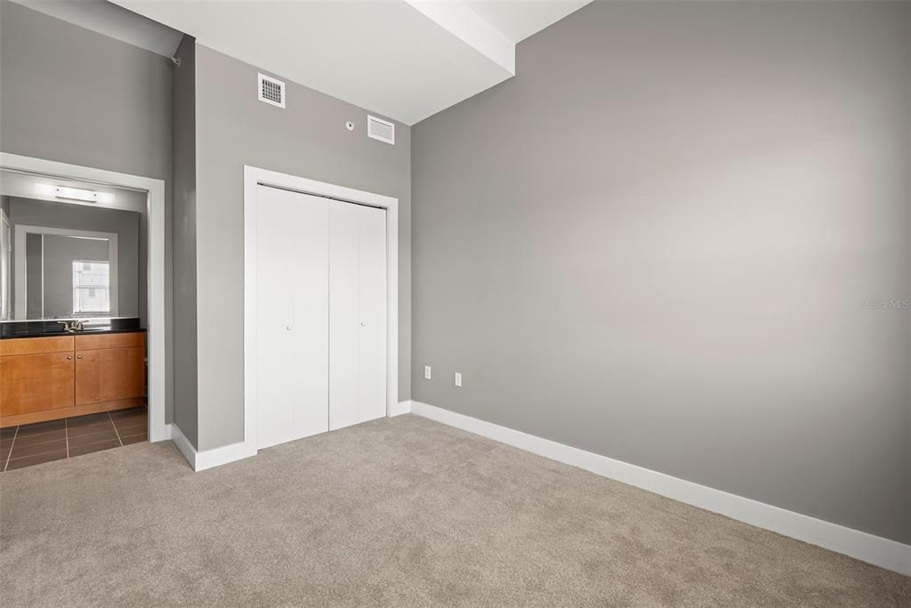 出租: $3,100 (2 贝兹, 2 浴室, 1038 平方英尺)