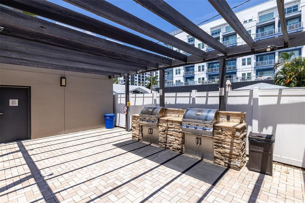 出租: $3,100 (2 贝兹, 2 浴室, 1038 平方英尺)