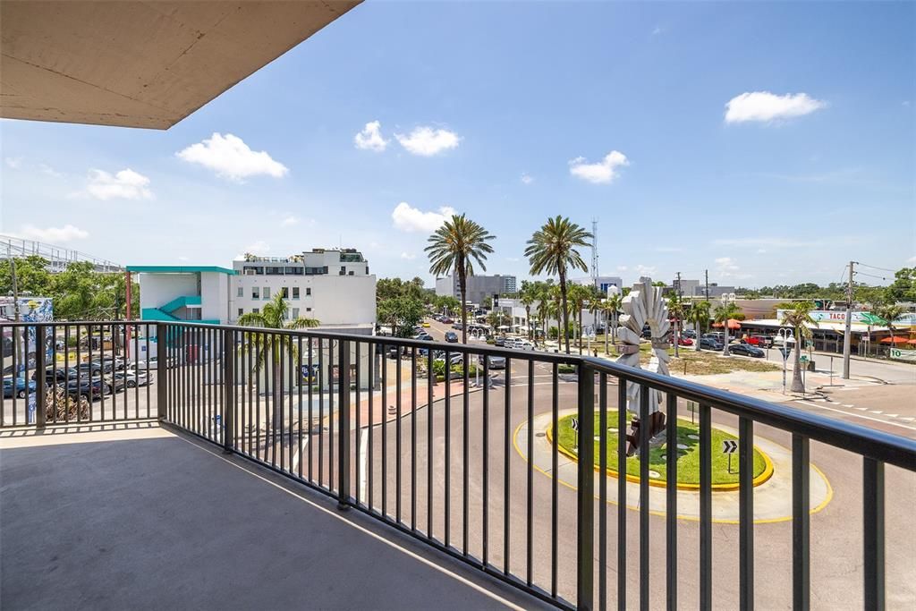 出租: $3,100 (2 贝兹, 2 浴室, 1038 平方英尺)