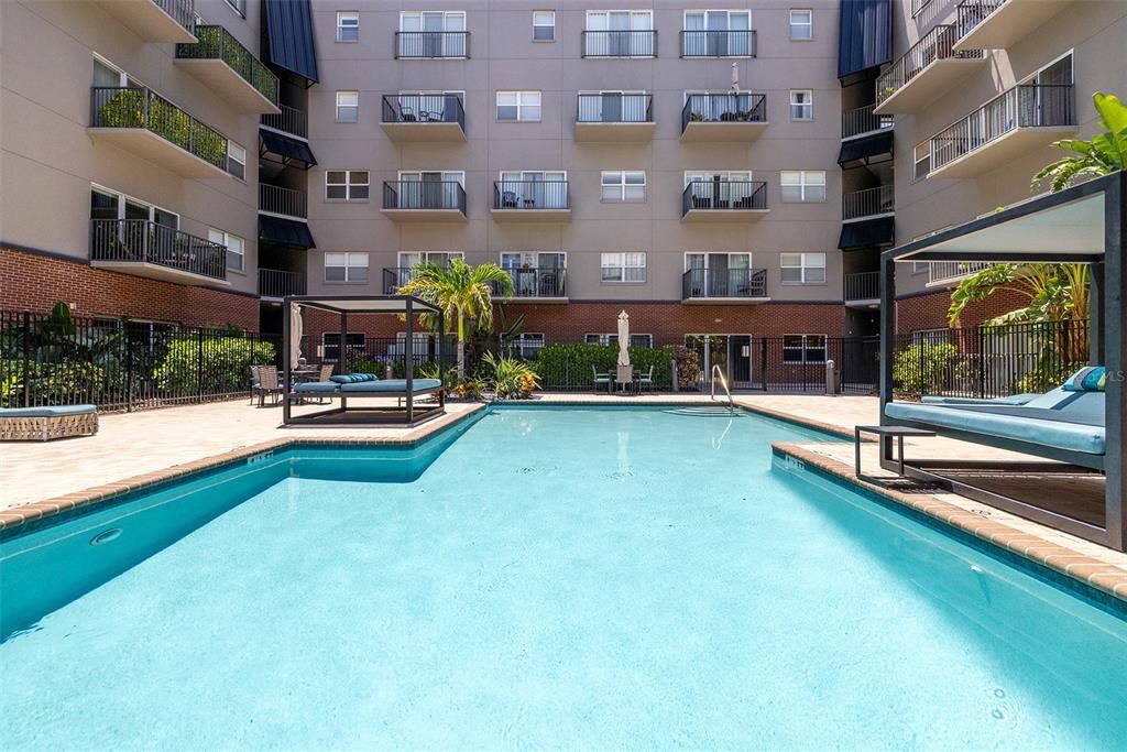 出租: $3,100 (2 贝兹, 2 浴室, 1038 平方英尺)