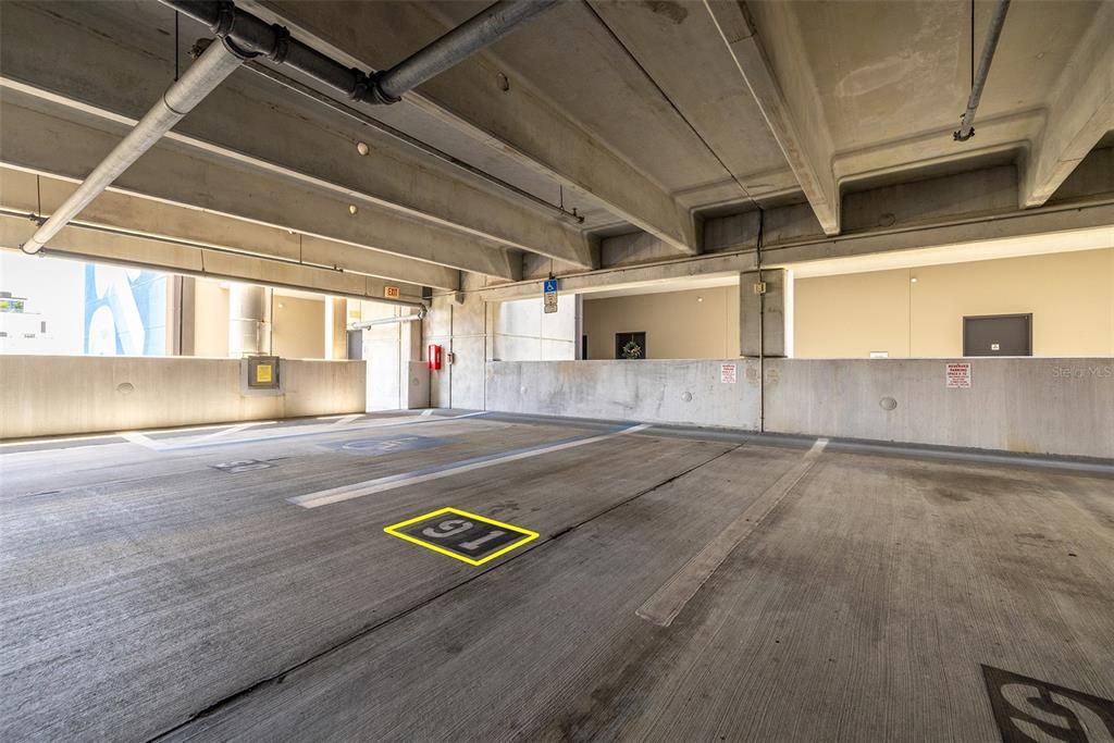 出租: $3,100 (2 贝兹, 2 浴室, 1038 平方英尺)