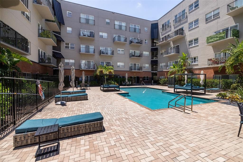 出租: $3,100 (2 贝兹, 2 浴室, 1038 平方英尺)