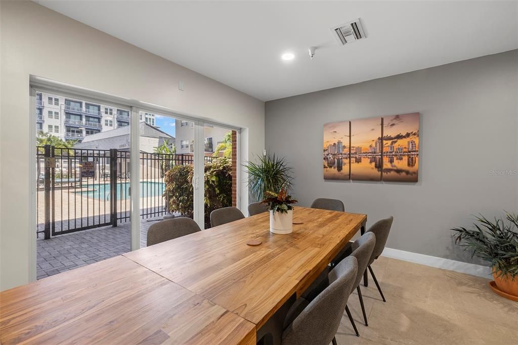 出租: $3,100 (2 贝兹, 2 浴室, 1038 平方英尺)