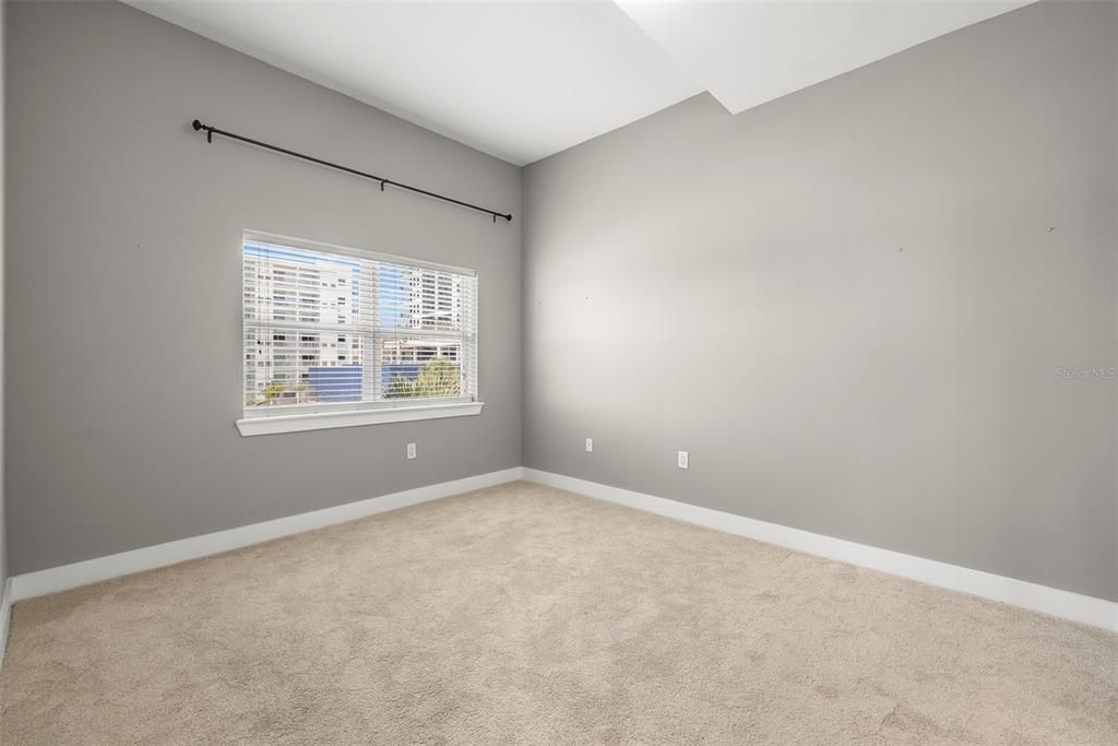 出租: $3,100 (2 贝兹, 2 浴室, 1038 平方英尺)