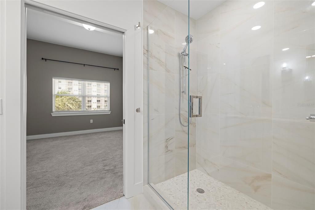 出租: $3,100 (2 贝兹, 2 浴室, 1038 平方英尺)