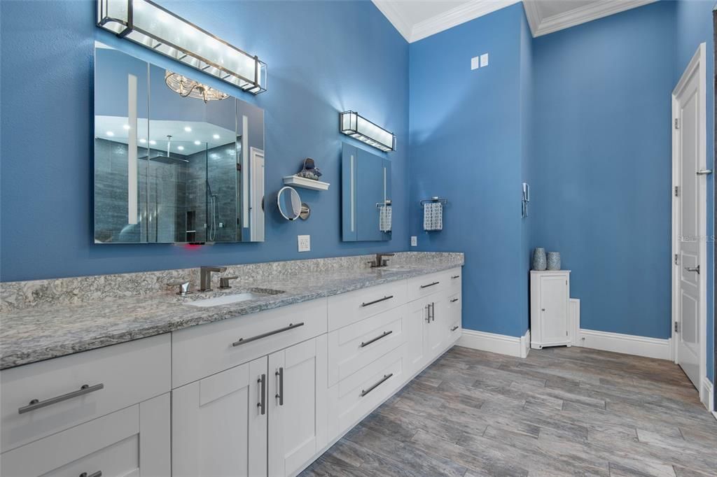 待售: $2,500,000 (6 贝兹, 6 浴室, 5798 平方英尺)