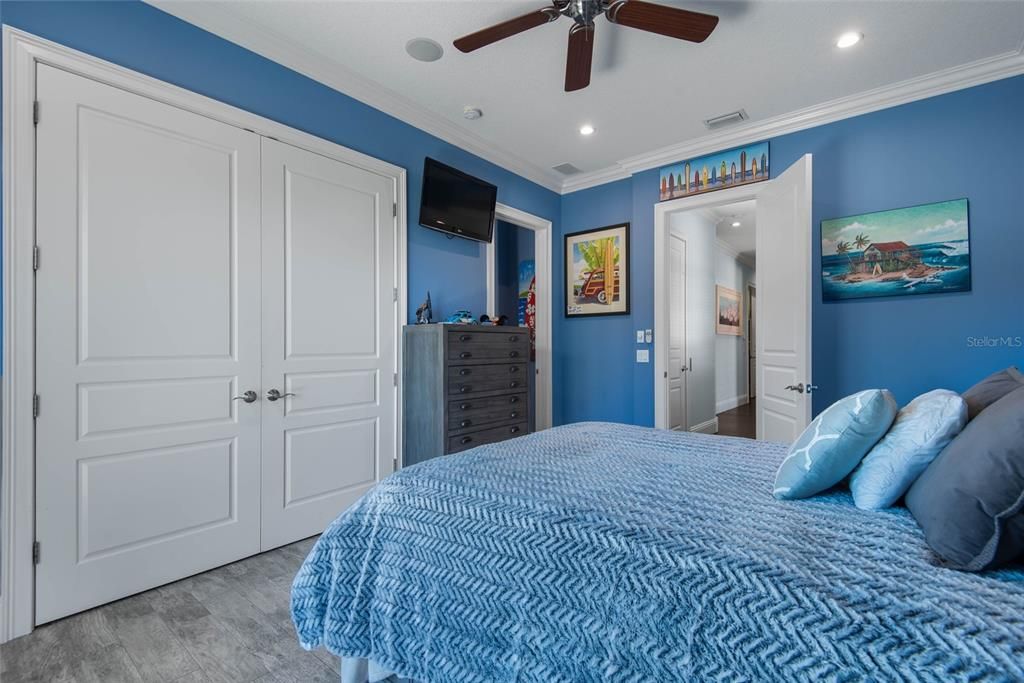 待售: $2,500,000 (6 贝兹, 6 浴室, 5798 平方英尺)