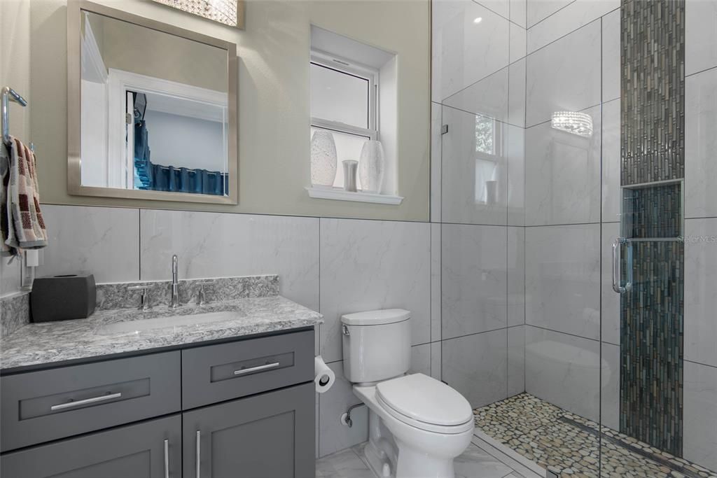 待售: $2,500,000 (6 贝兹, 6 浴室, 5798 平方英尺)