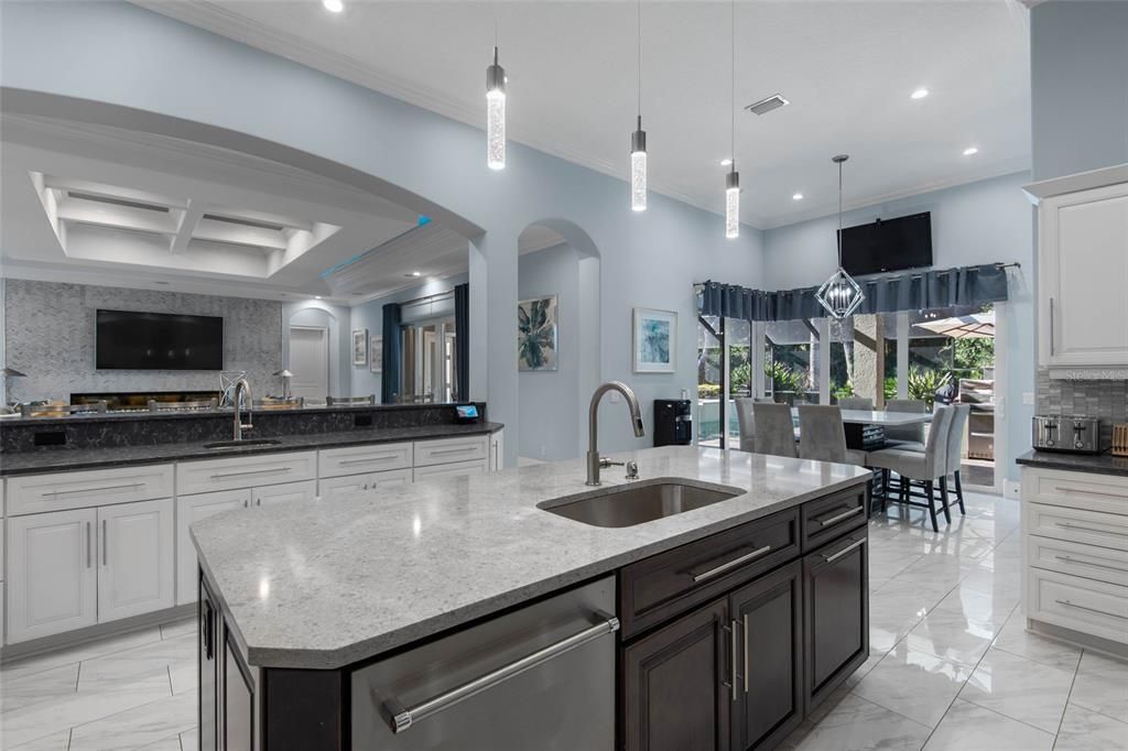 待售: $2,500,000 (6 贝兹, 6 浴室, 5798 平方英尺)