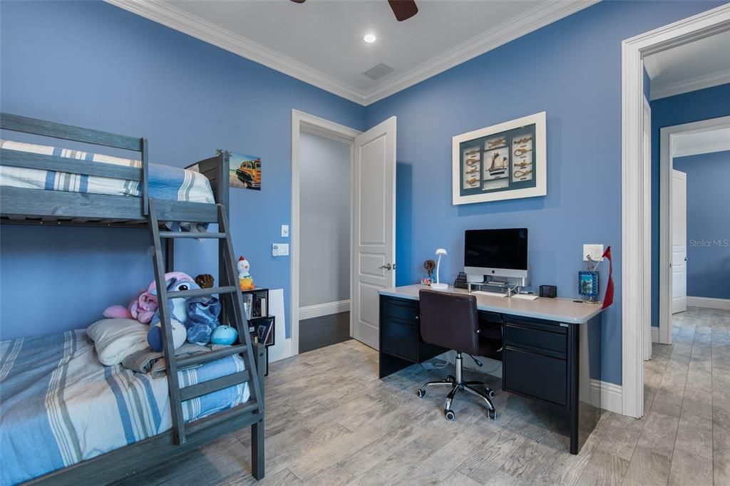 待售: $2,500,000 (6 贝兹, 6 浴室, 5798 平方英尺)