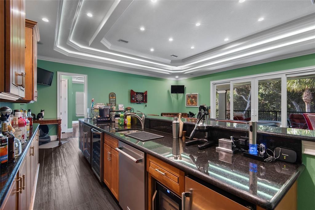 待售: $2,500,000 (6 贝兹, 6 浴室, 5798 平方英尺)