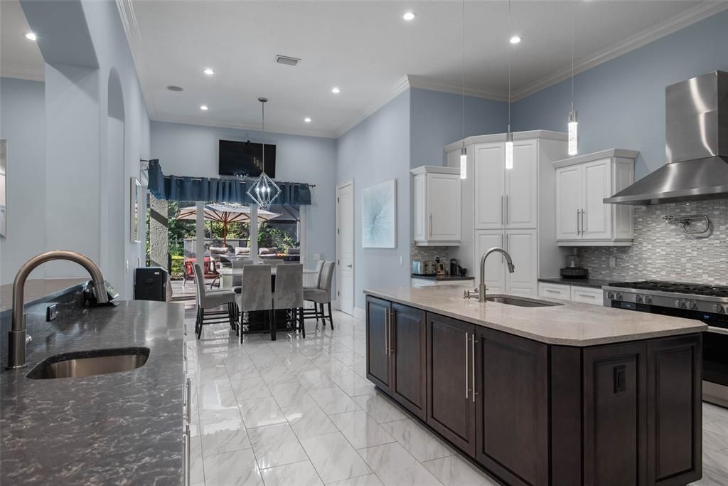 待售: $2,500,000 (6 贝兹, 6 浴室, 5798 平方英尺)