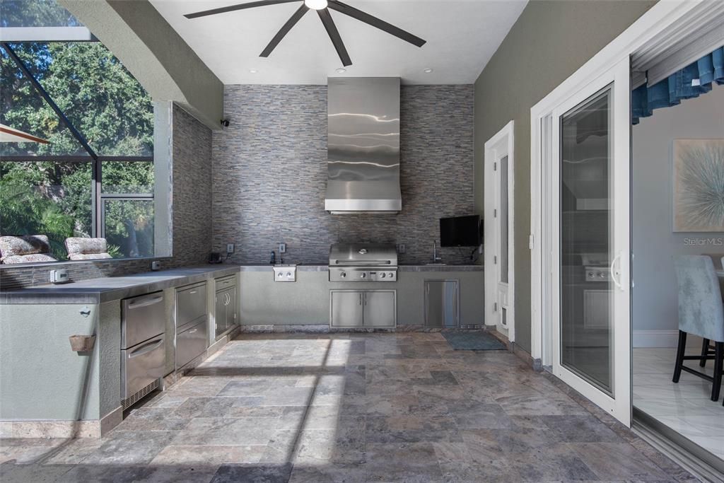 待售: $2,500,000 (6 贝兹, 6 浴室, 5798 平方英尺)