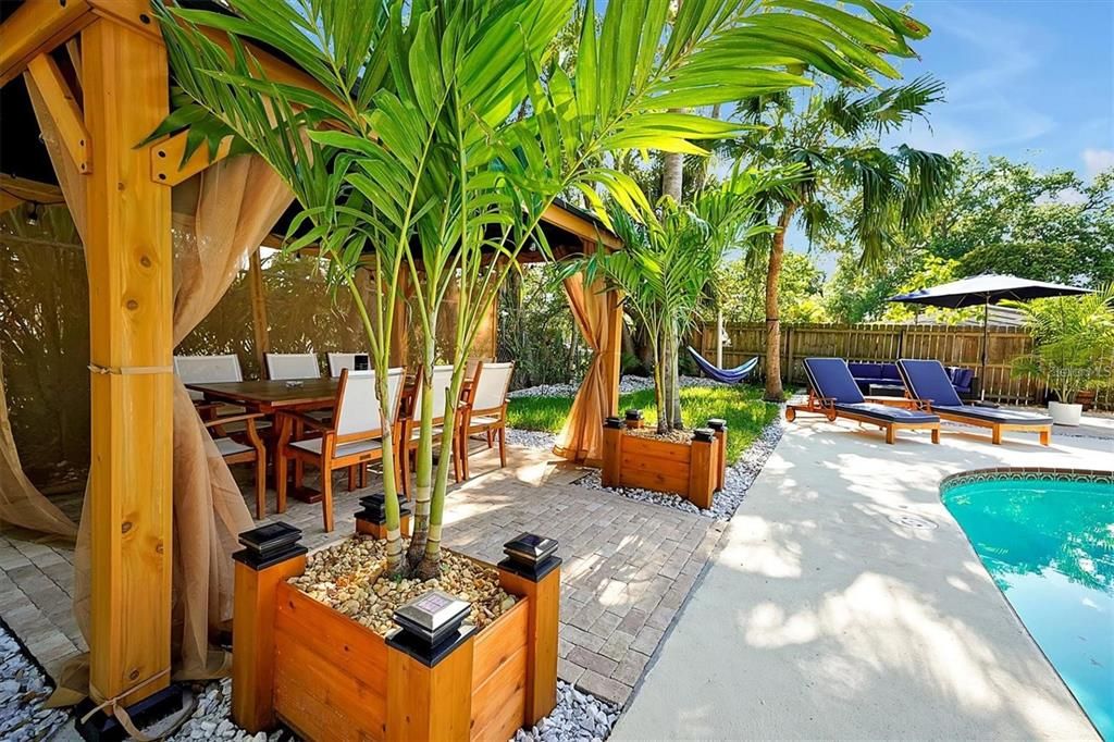 For Sale: $489,999 (4 beds, 2 baths, 1845 Square Feet)