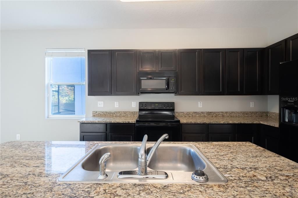 В аренду: $2,100 (3 спален, 2 ванн, 1785 Квадратных фут)