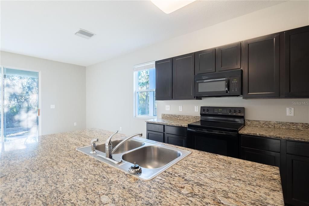 В аренду: $2,100 (3 спален, 2 ванн, 1785 Квадратных фут)