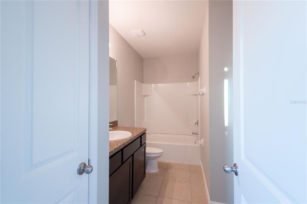 В аренду: $2,100 (3 спален, 2 ванн, 1785 Квадратных фут)