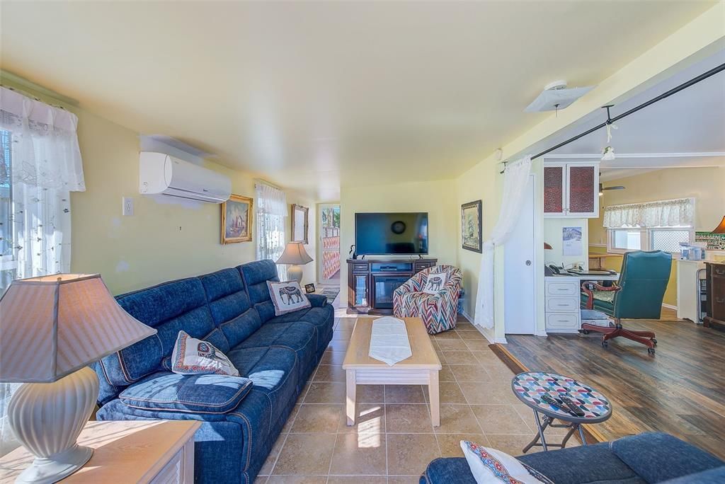 For Sale: $97,000 (2 beds, 2 baths, 932 Square Feet)