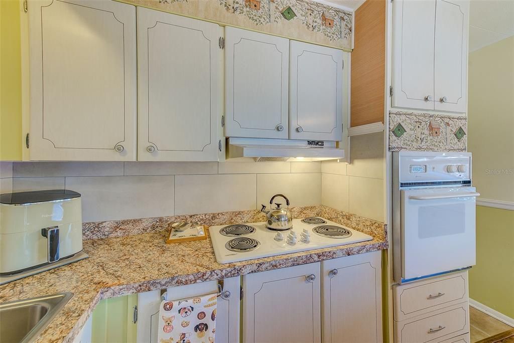 For Sale: $97,000 (2 beds, 2 baths, 932 Square Feet)