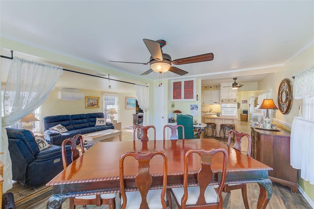 For Sale: $97,000 (2 beds, 2 baths, 932 Square Feet)