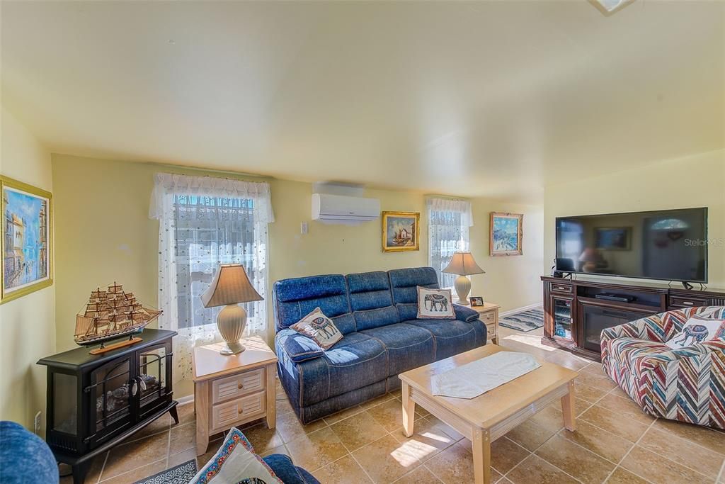 For Sale: $97,000 (2 beds, 2 baths, 932 Square Feet)