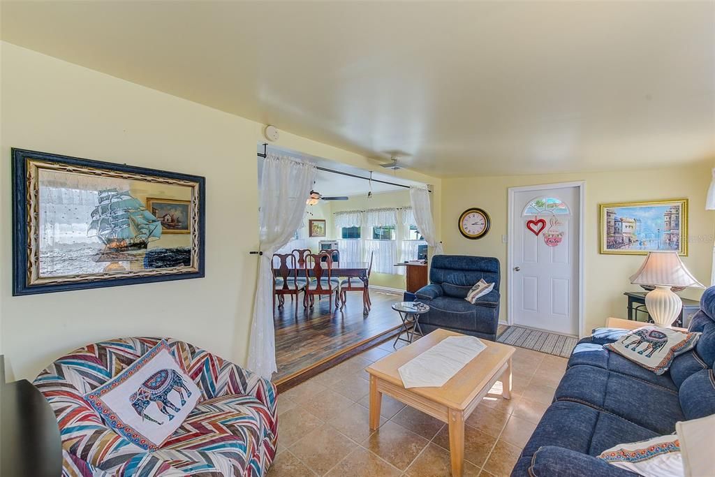 For Sale: $97,000 (2 beds, 2 baths, 932 Square Feet)