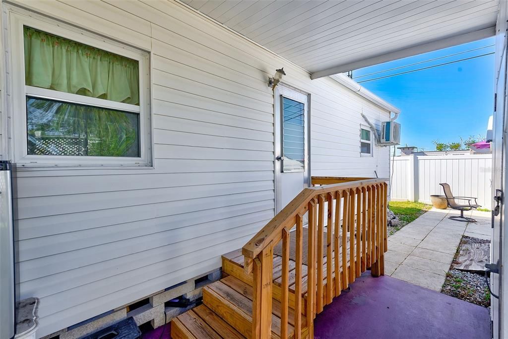 For Sale: $97,000 (2 beds, 2 baths, 932 Square Feet)