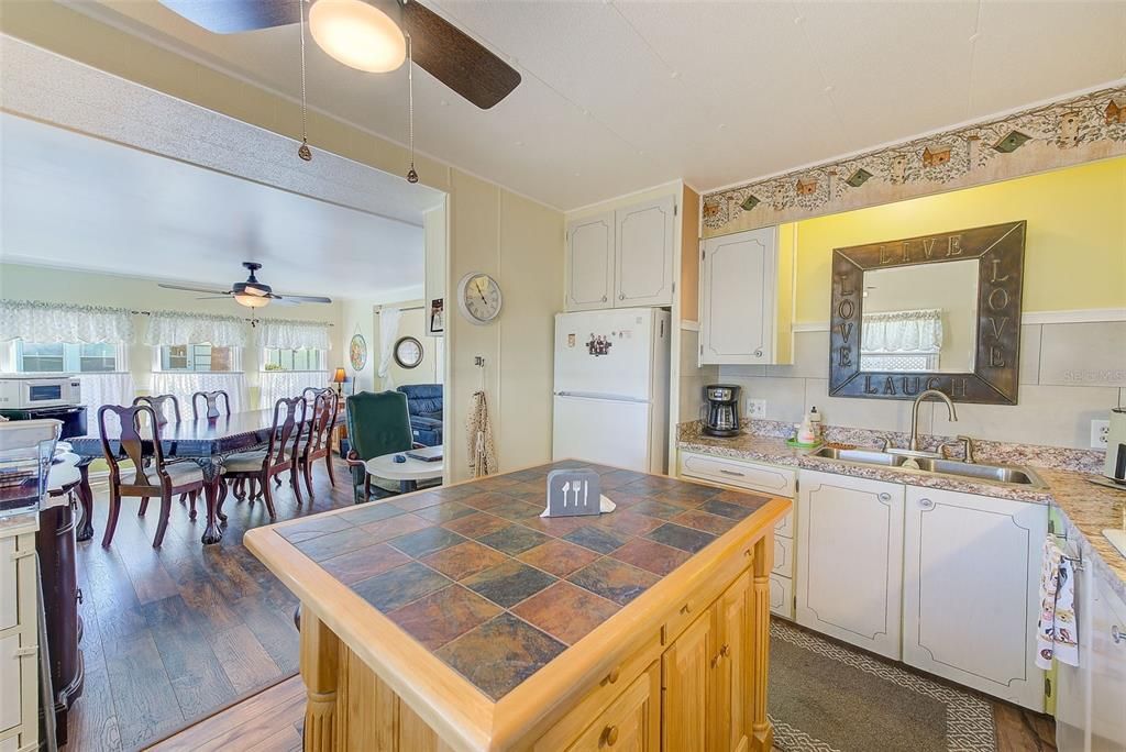 For Sale: $97,000 (2 beds, 2 baths, 932 Square Feet)