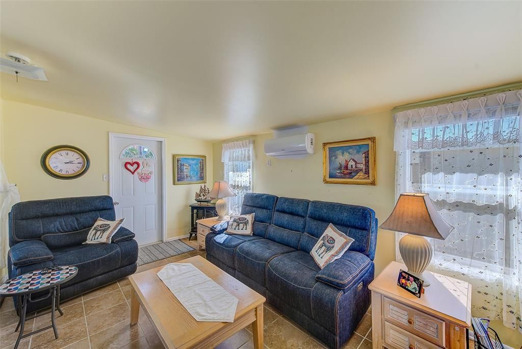 For Sale: $97,000 (2 beds, 2 baths, 932 Square Feet)