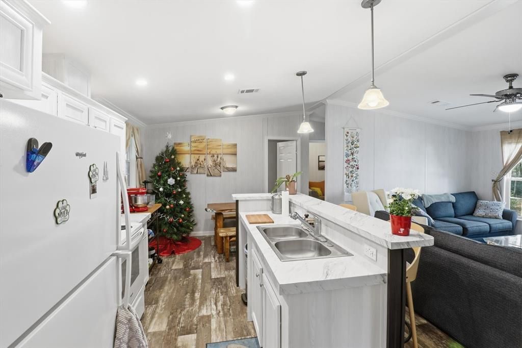 На продажу: $179,000 (3 спален, 2 ванн, 960 Квадратных фут)