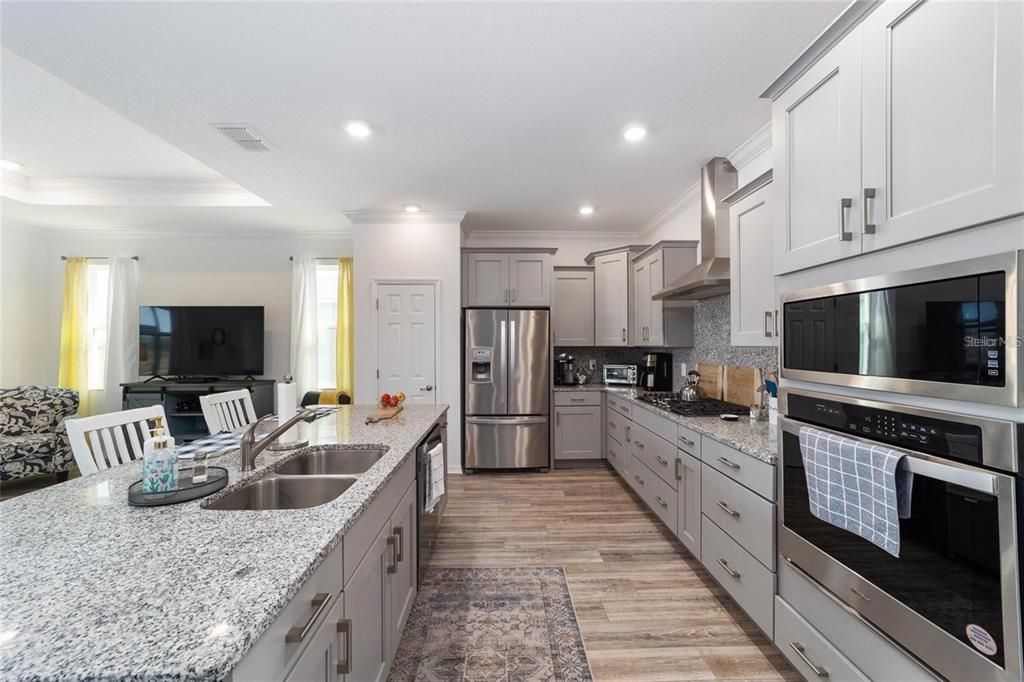 For Rent: $2,400 (2 beds, 2 baths, 1958 Square Feet)