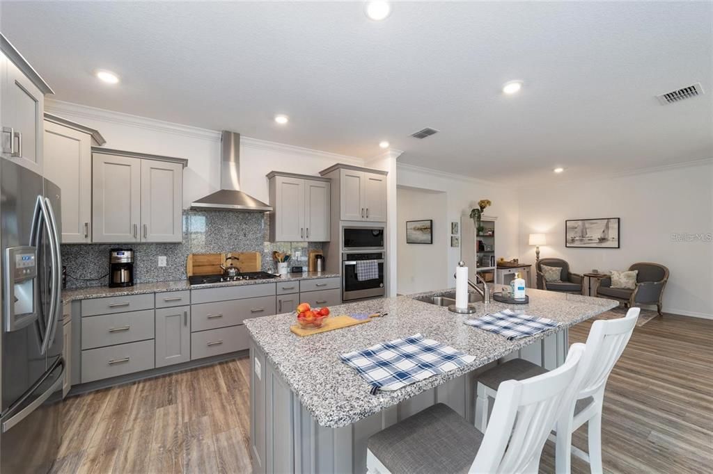 For Rent: $2,400 (2 beds, 2 baths, 1958 Square Feet)