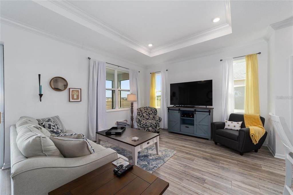 For Rent: $2,400 (2 beds, 2 baths, 1958 Square Feet)