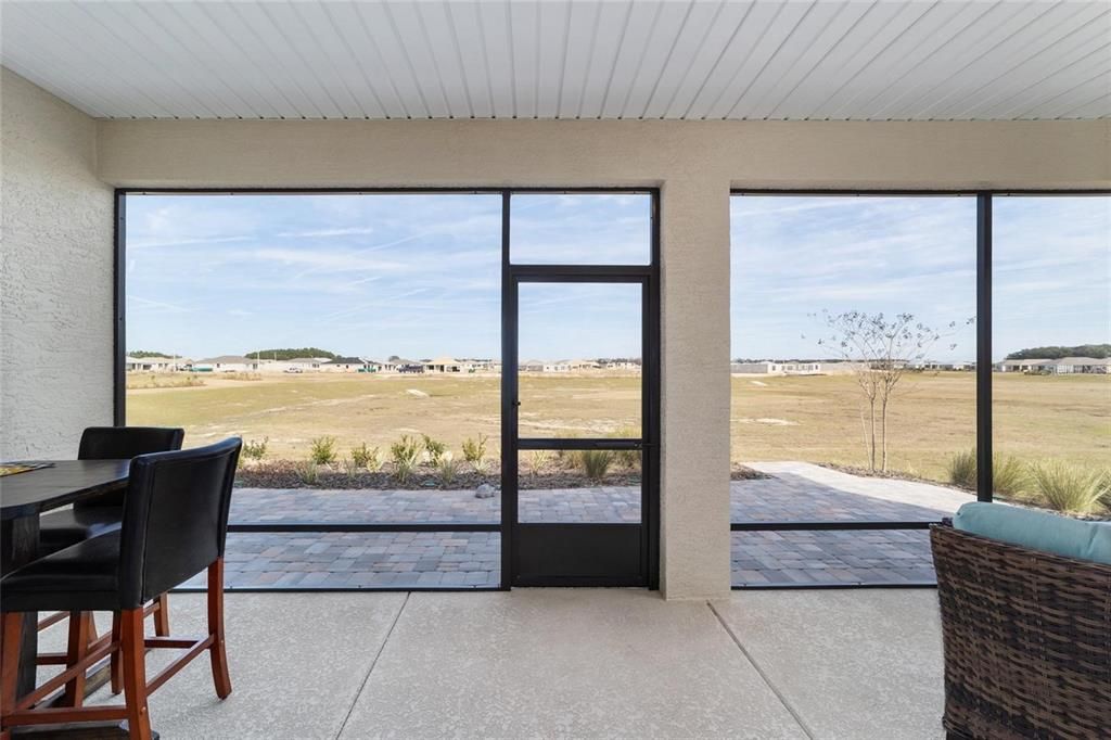 For Rent: $2,400 (2 beds, 2 baths, 1958 Square Feet)