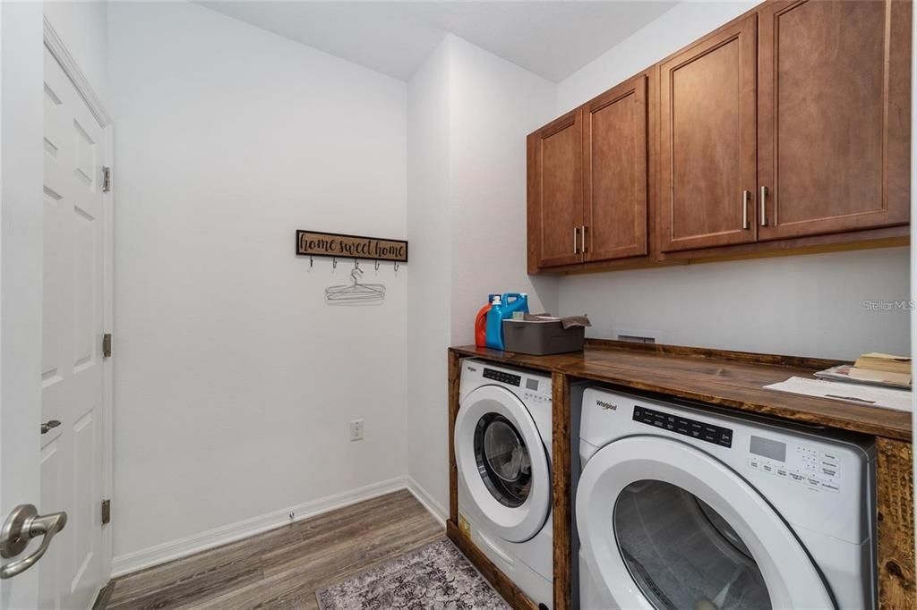 For Rent: $2,400 (2 beds, 2 baths, 1958 Square Feet)