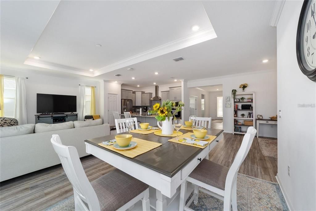 For Rent: $2,400 (2 beds, 2 baths, 1958 Square Feet)