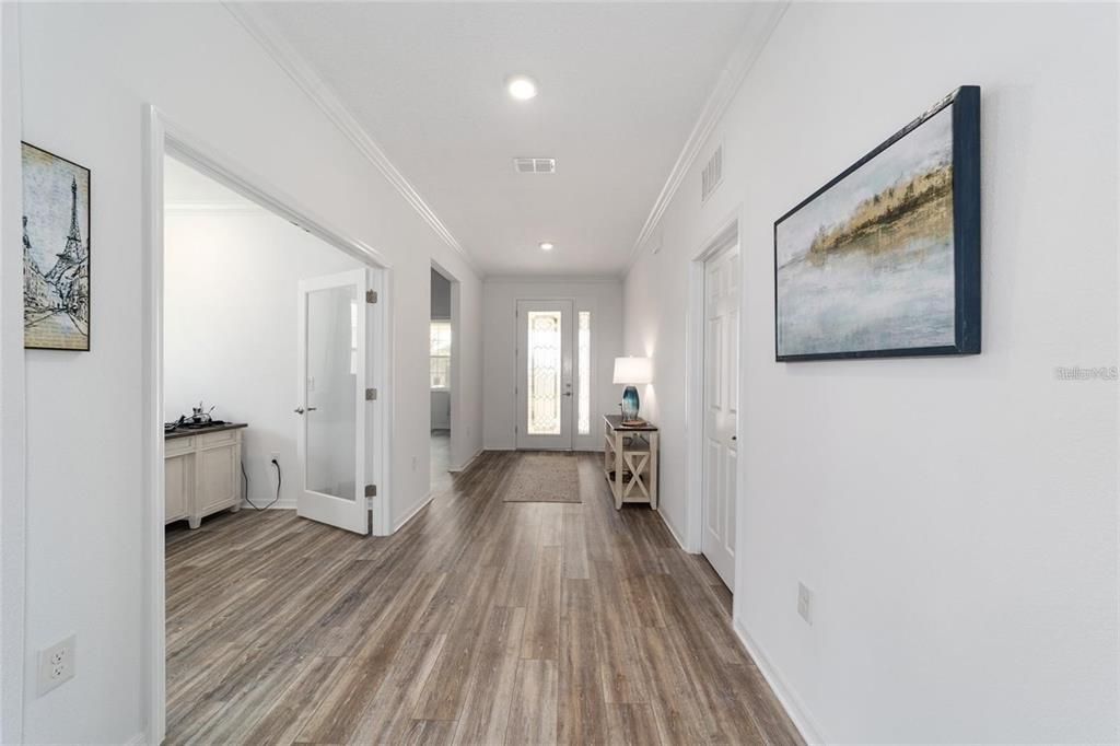 For Rent: $2,400 (2 beds, 2 baths, 1958 Square Feet)