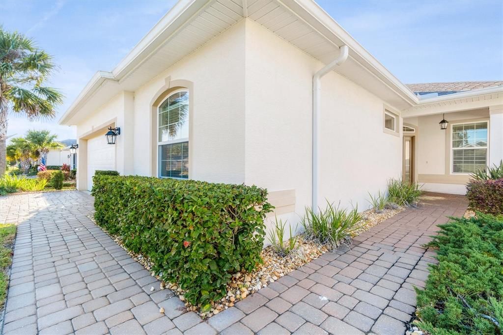 For Sale: $385,000 (3 beds, 2 baths, 1786 Square Feet)