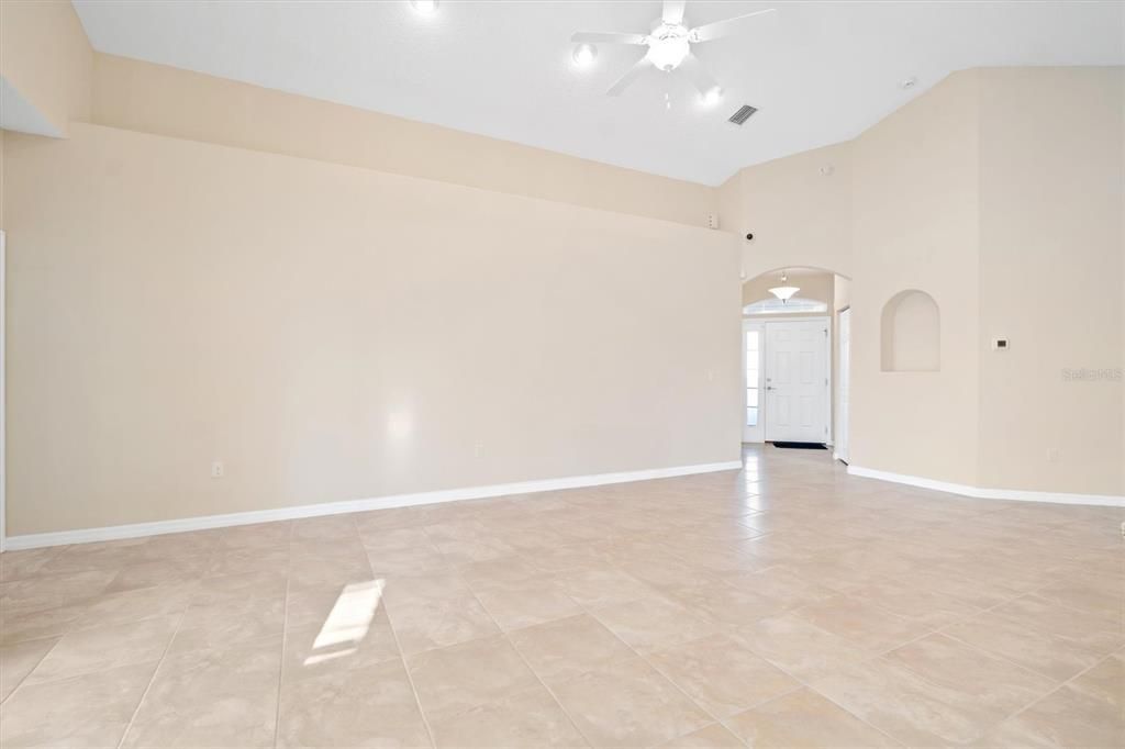 For Sale: $385,000 (3 beds, 2 baths, 1786 Square Feet)