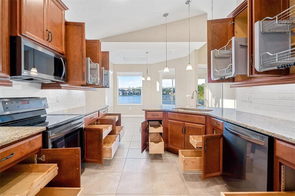 For Sale: $385,000 (3 beds, 2 baths, 1786 Square Feet)