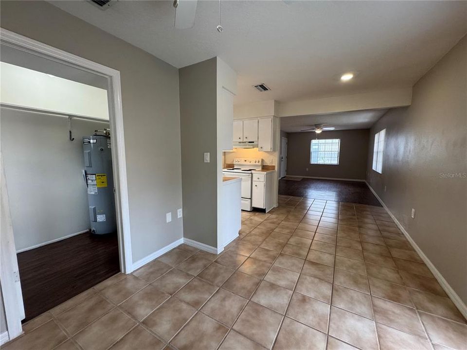 出租: $1,795 (2 贝兹, 1 浴室, 912 平方英尺)