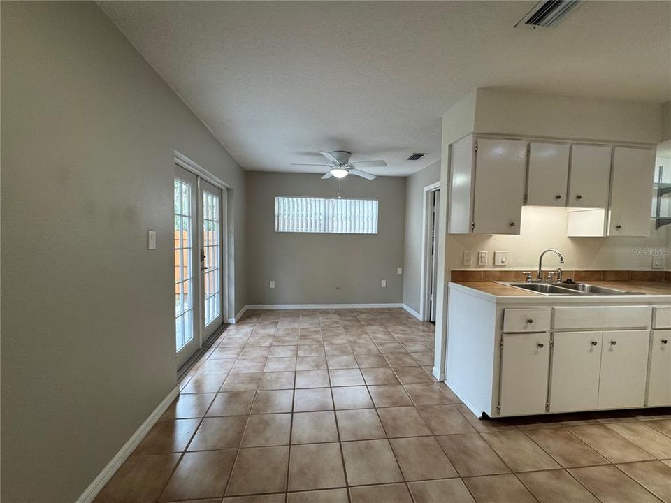 出租: $1,795 (2 贝兹, 1 浴室, 912 平方英尺)