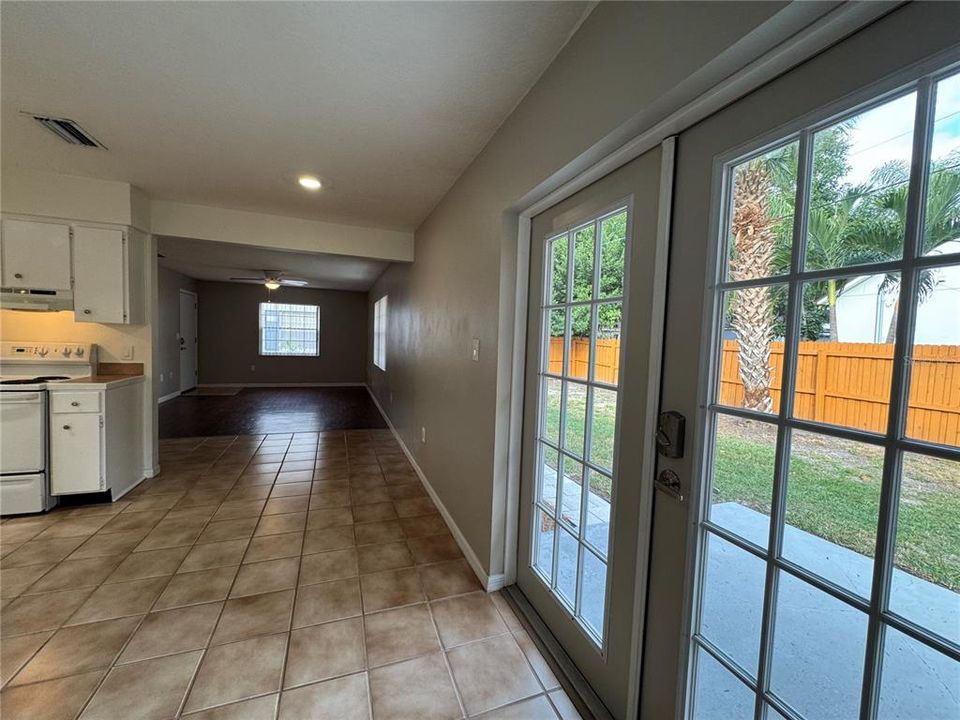 出租: $1,795 (2 贝兹, 1 浴室, 912 平方英尺)