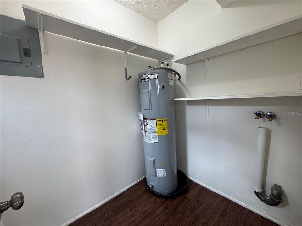 出租: $1,795 (2 贝兹, 1 浴室, 912 平方英尺)