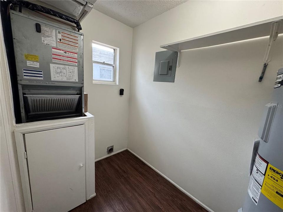 出租: $1,795 (2 贝兹, 1 浴室, 912 平方英尺)