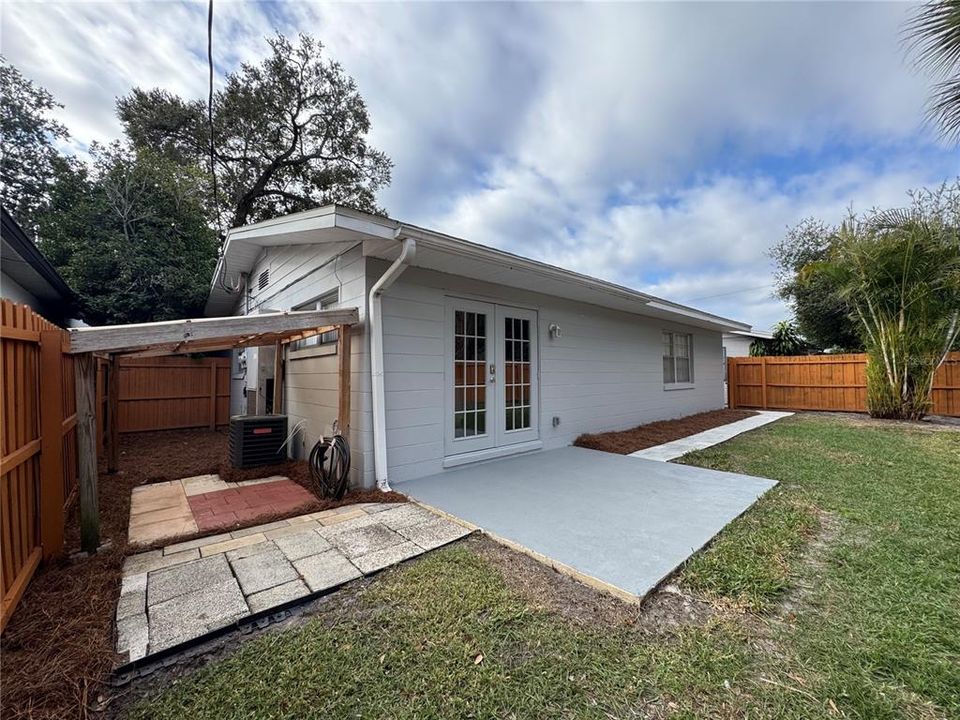 出租: $1,795 (2 贝兹, 1 浴室, 912 平方英尺)