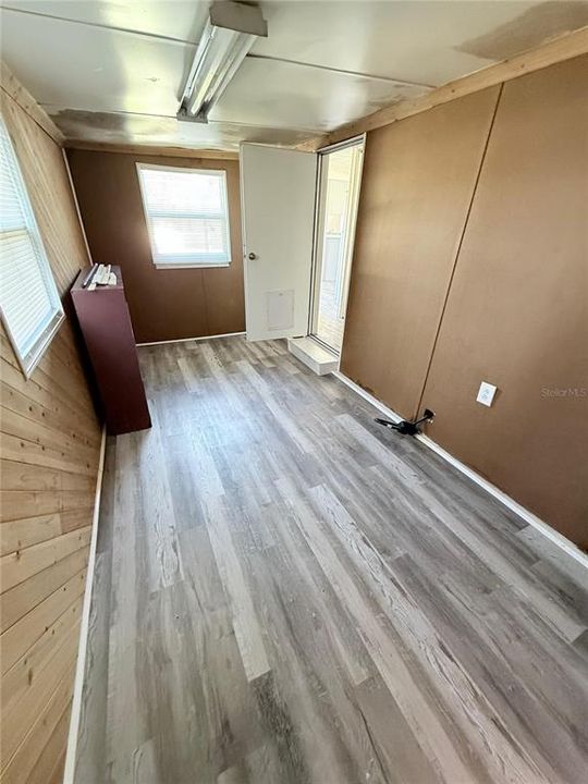 For Sale: $155,000 (4 beds, 2 baths, 1006 Square Feet)