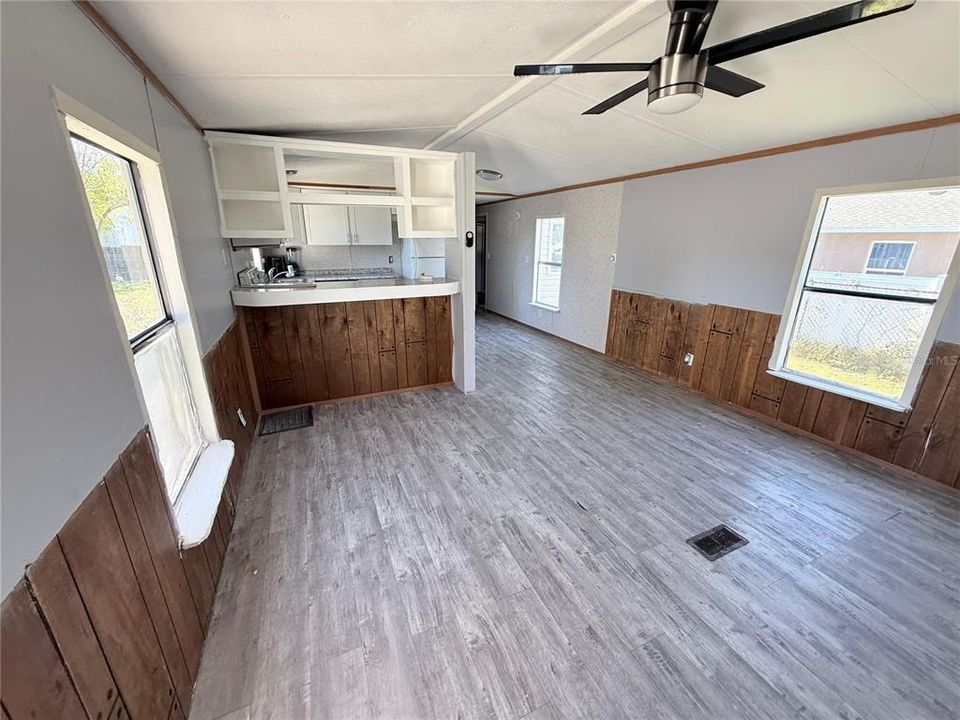 For Sale: $155,000 (4 beds, 2 baths, 1006 Square Feet)